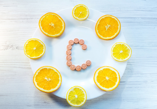 Jakie są korzyści zdrowotne z przyjmowania witaminy C?